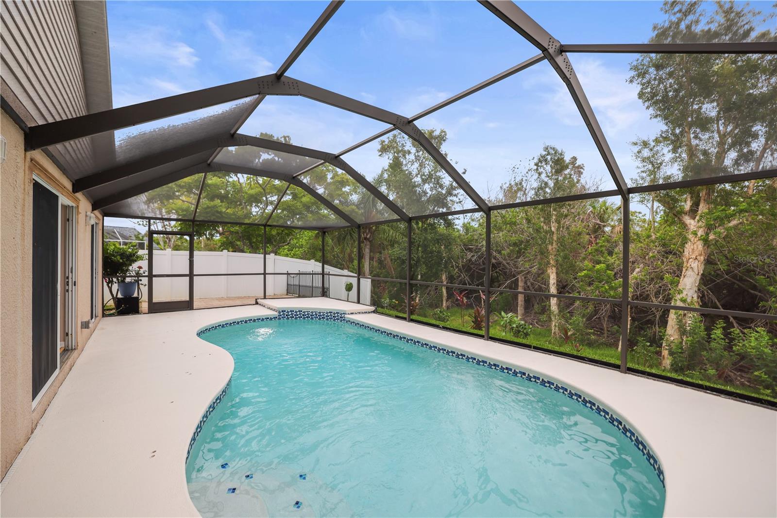Image 16 of 74 For 826 Addison Drive Ne