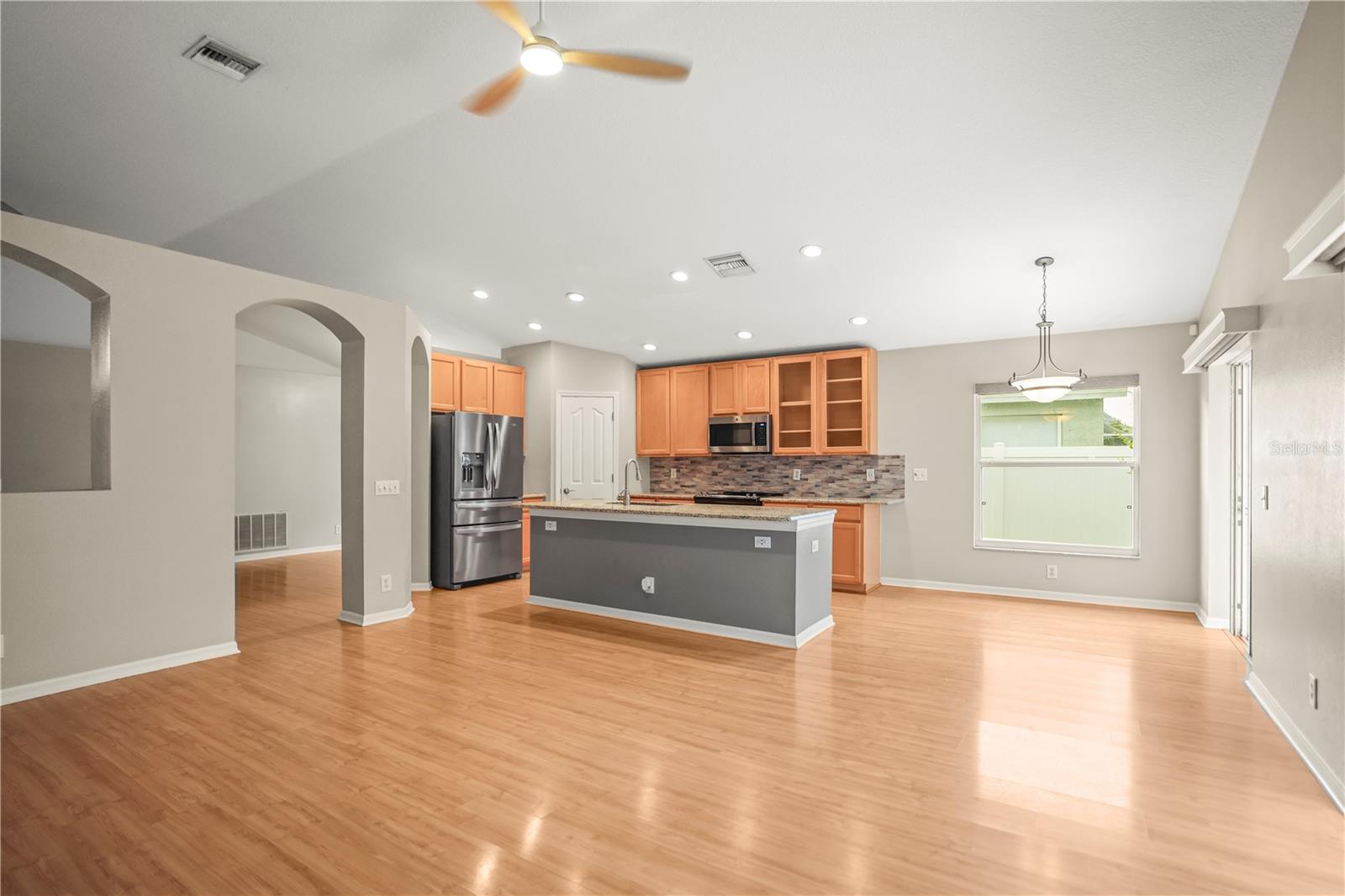 Image 33 of 74 For 826 Addison Drive Ne