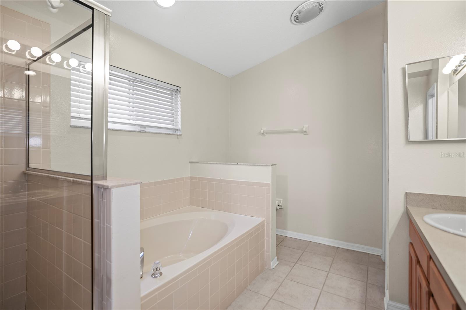 Image 52 of 74 For 826 Addison Drive Ne