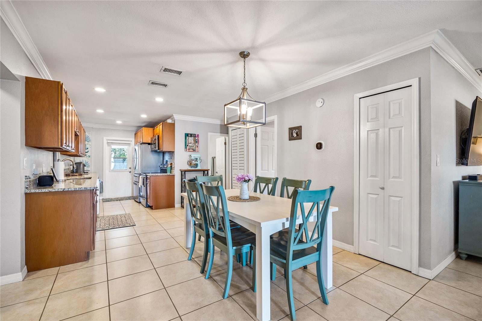 Image 10 of 41 For 10095 Oakhurst Rd