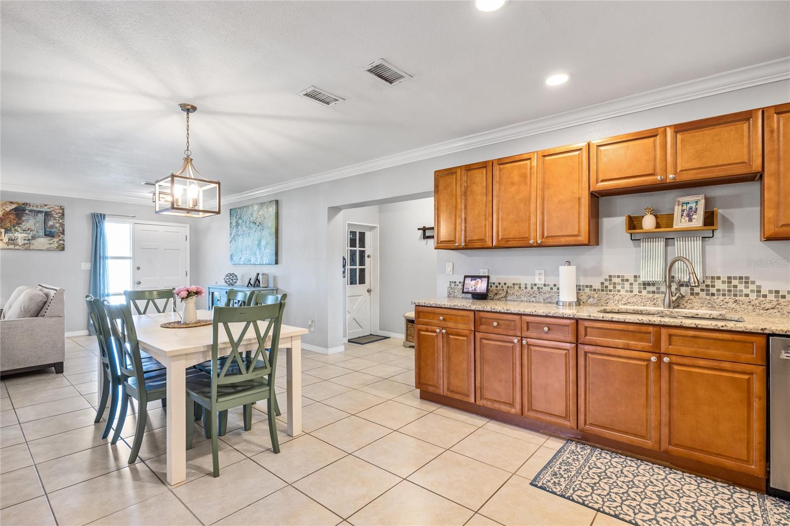 Image 12 of 41 For 10095 Oakhurst Rd