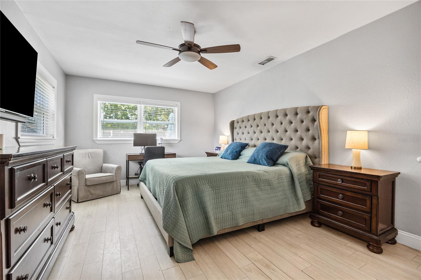 Image 13 of 41 For 10095 Oakhurst Rd