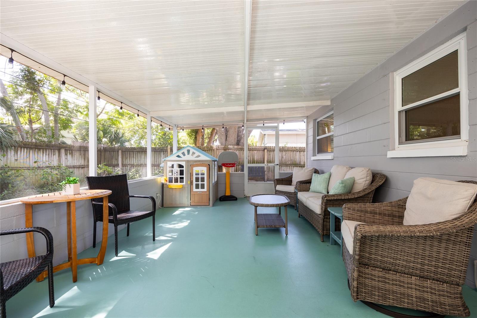 Image 19 of 41 For 10095 Oakhurst Rd