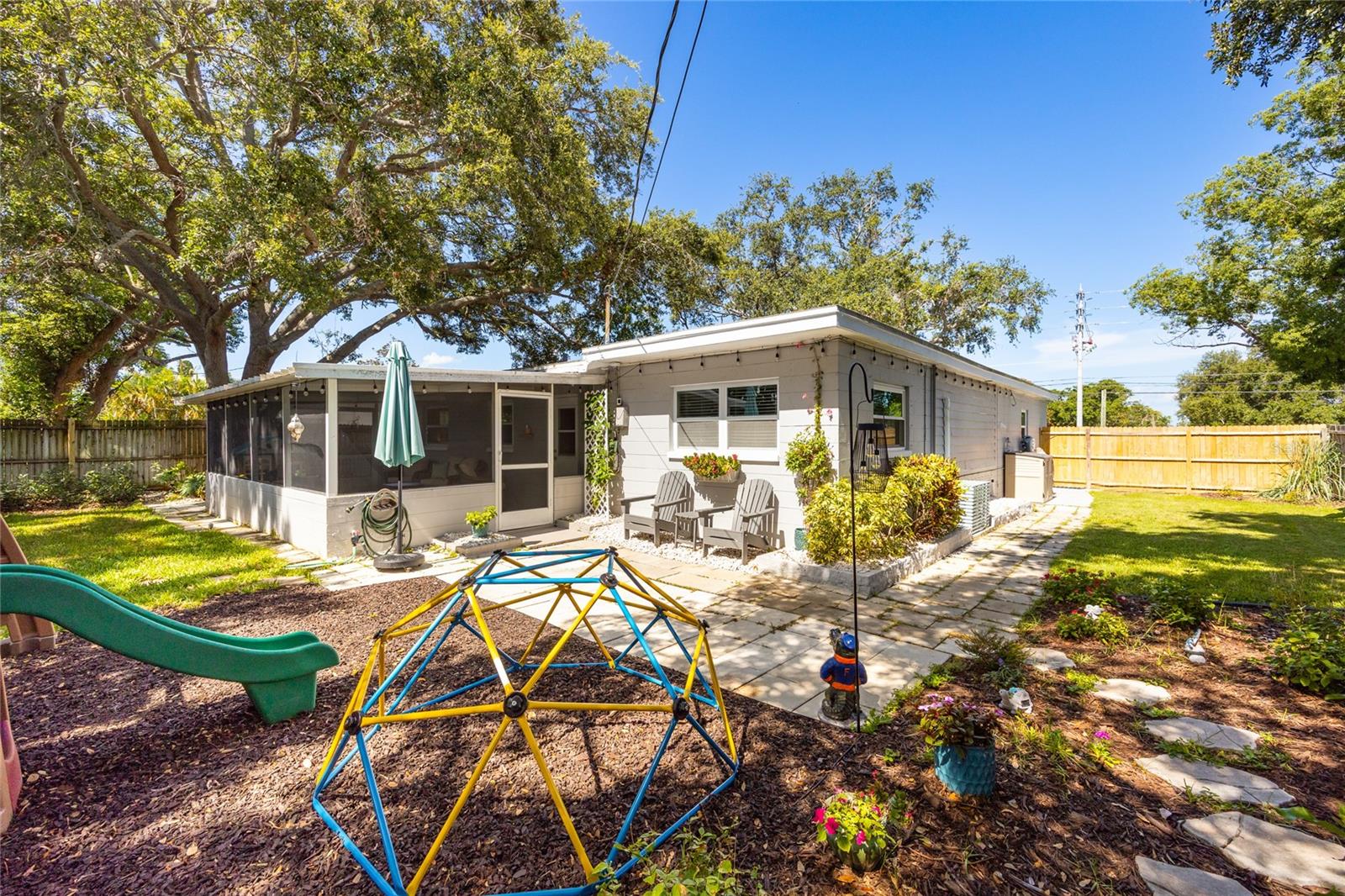 Image 21 of 41 For 10095 Oakhurst Rd