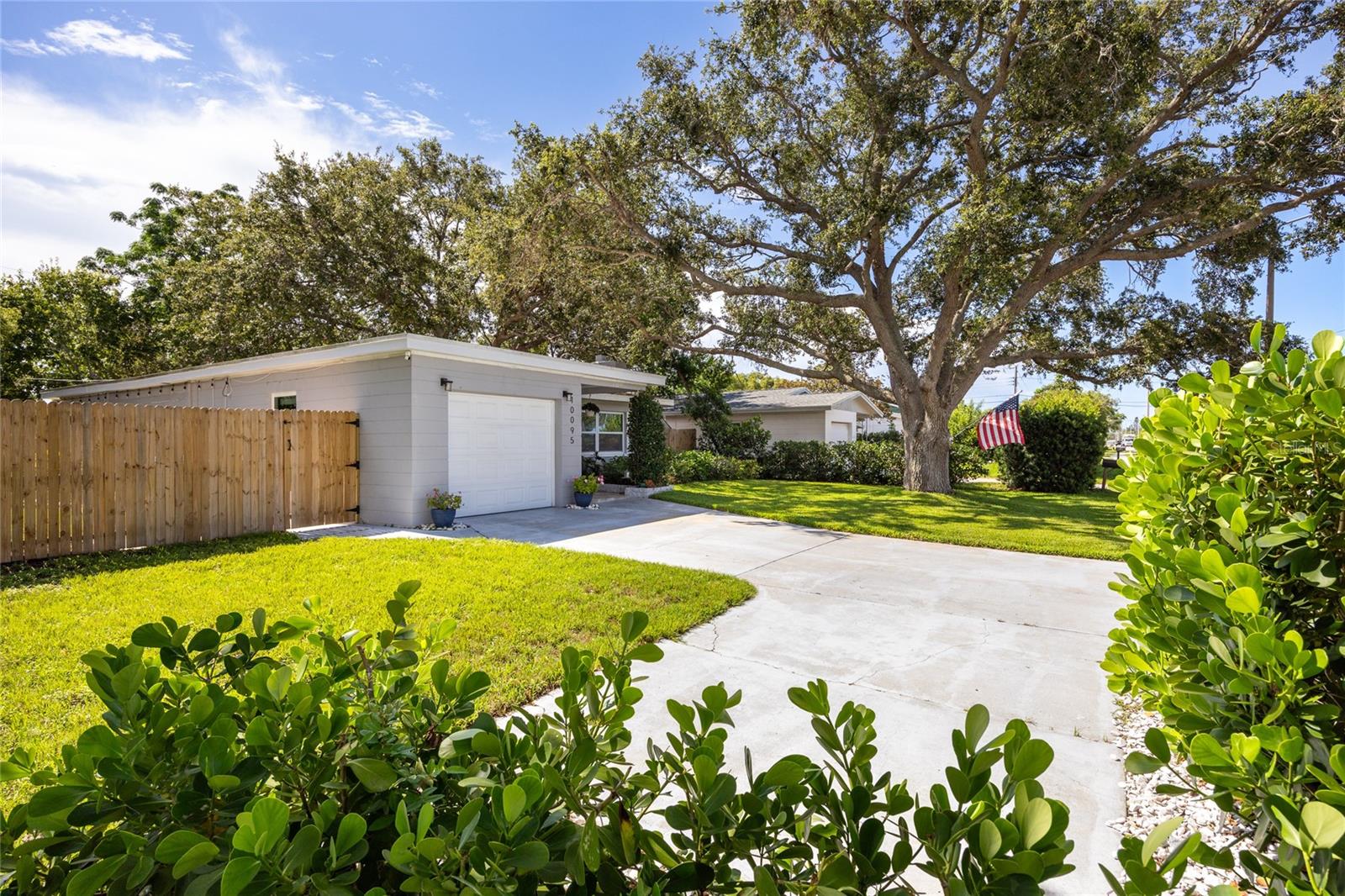 Image 31 of 41 For 10095 Oakhurst Rd