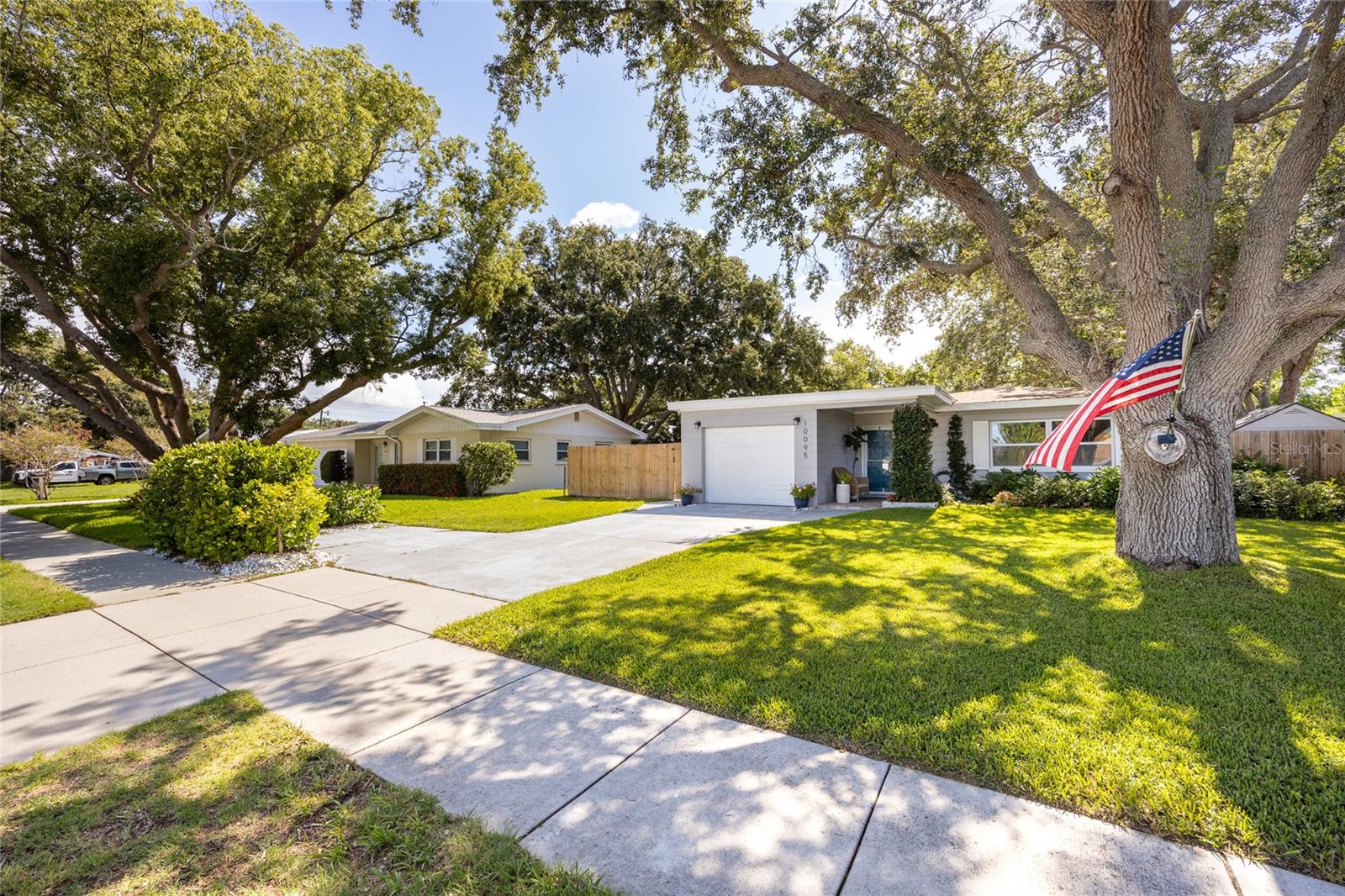 Image 33 of 41 For 10095 Oakhurst Rd