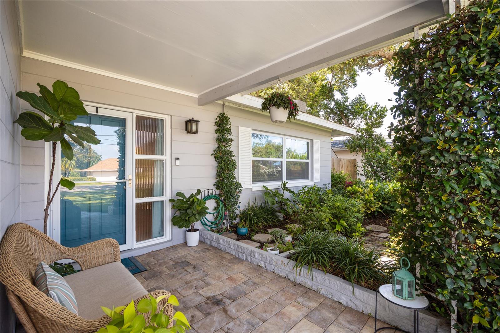 Image 4 of 41 For 10095 Oakhurst Rd