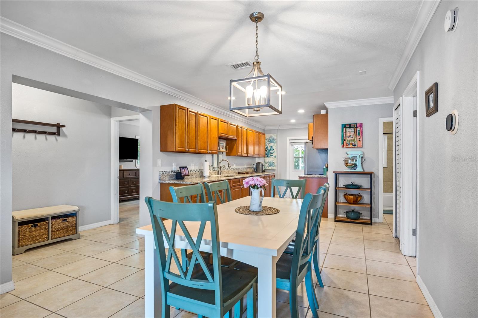 Image 9 of 41 For 10095 Oakhurst Rd
