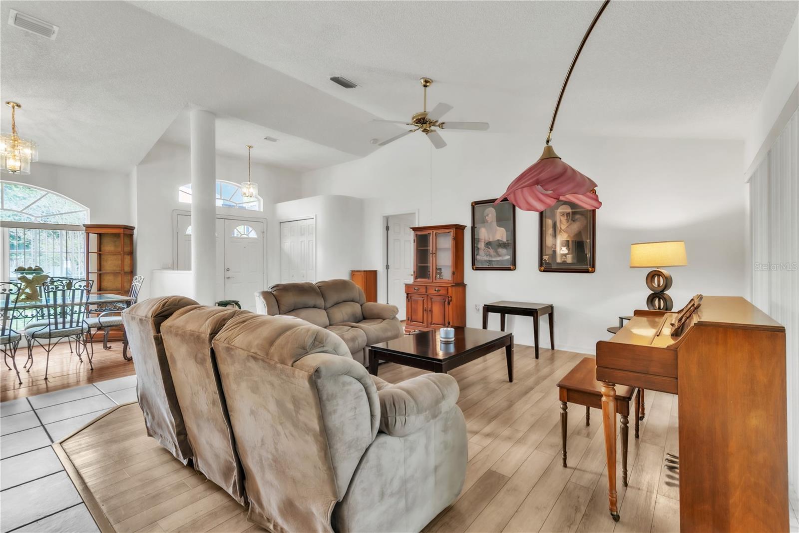 Listing photo id 9 for 22946 Brownwood Court