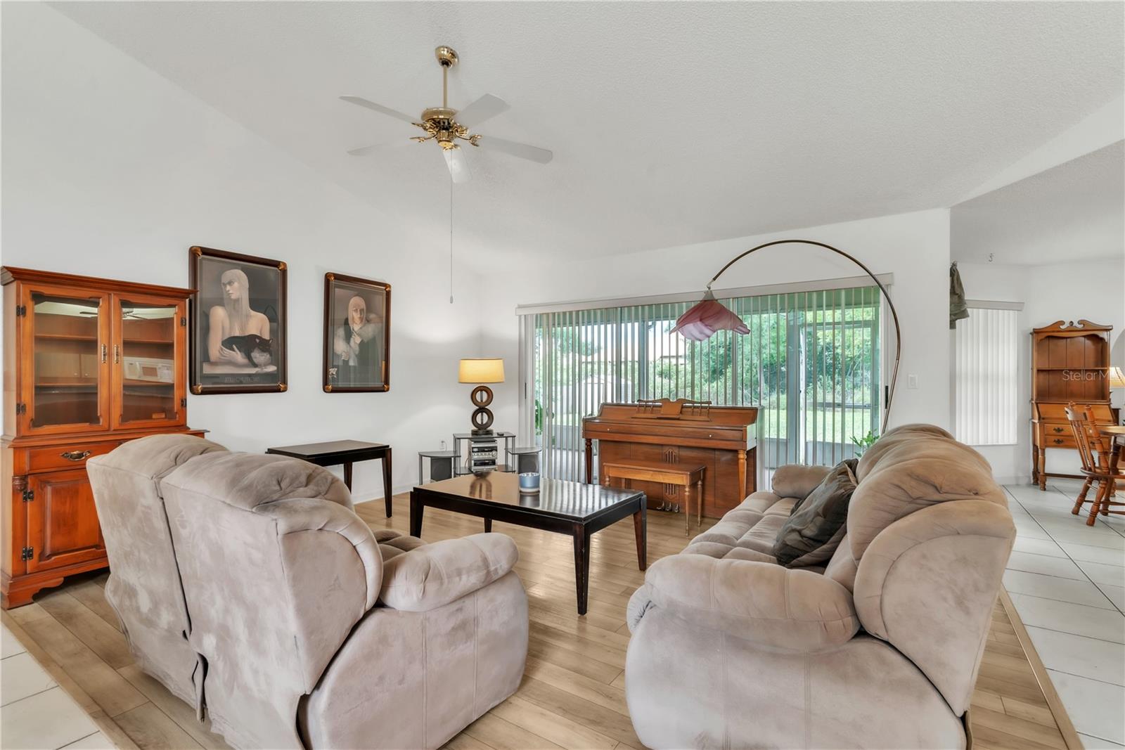 Listing photo id 10 for 22946 Brownwood Court