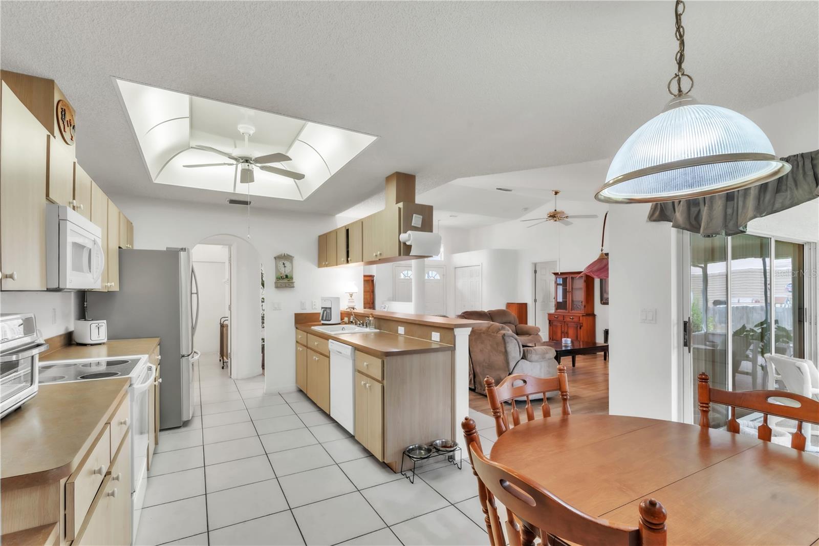 Listing photo id 14 for 22946 Brownwood Court