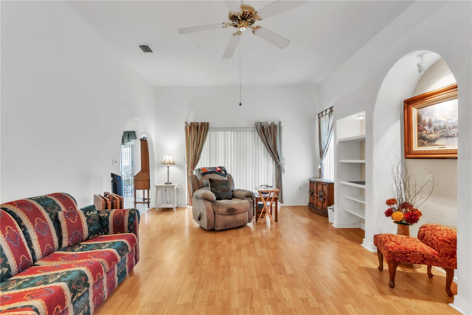 Listing photo id 17 for 22946 Brownwood Court