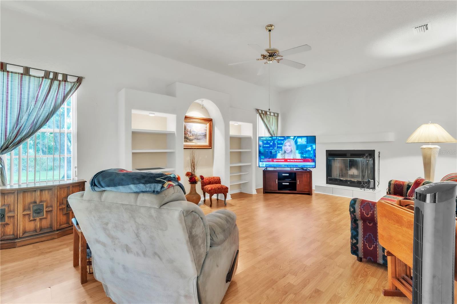 Listing photo id 18 for 22946 Brownwood Court