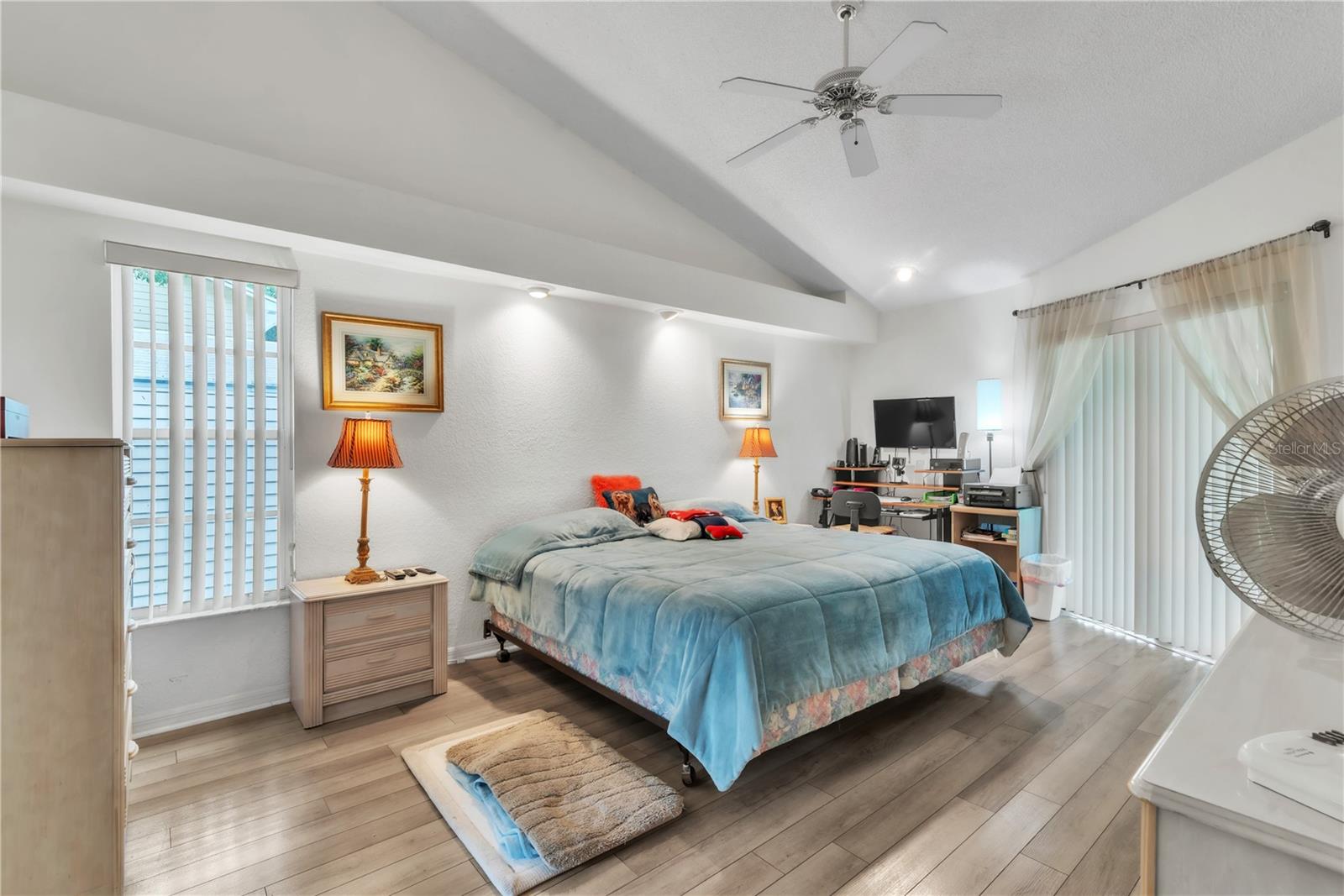 Listing photo id 21 for 22946 Brownwood Court