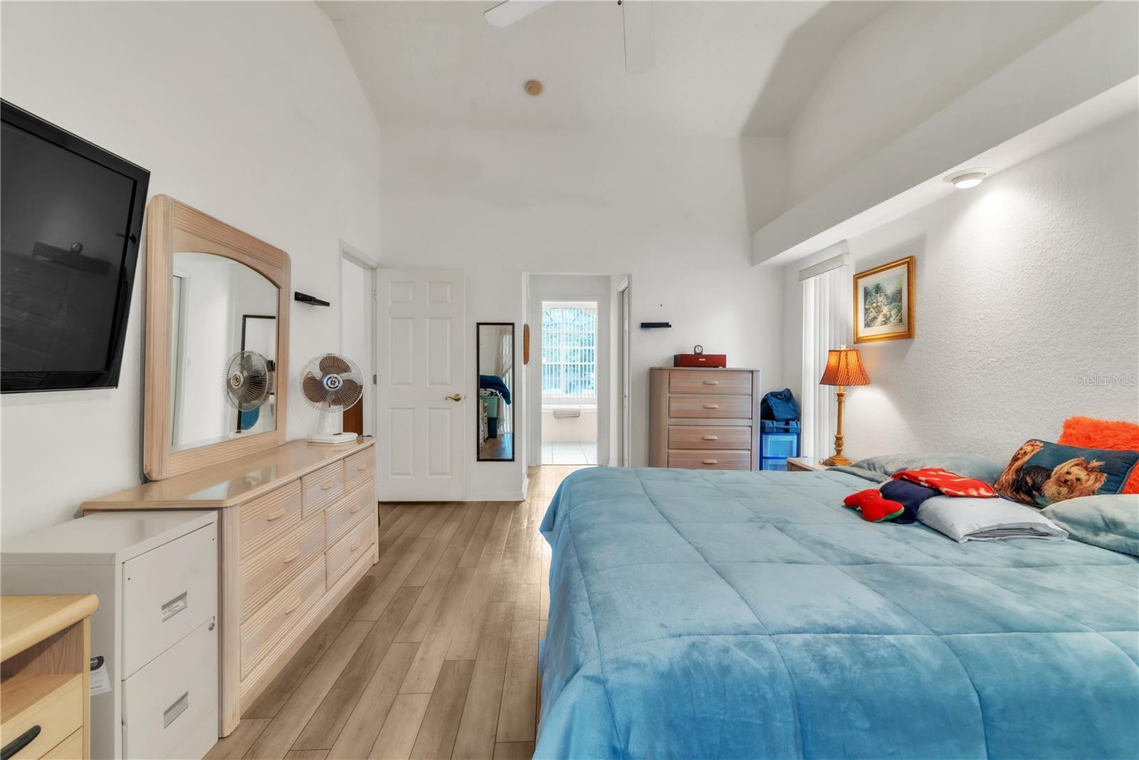 Listing photo id 22 for 22946 Brownwood Court