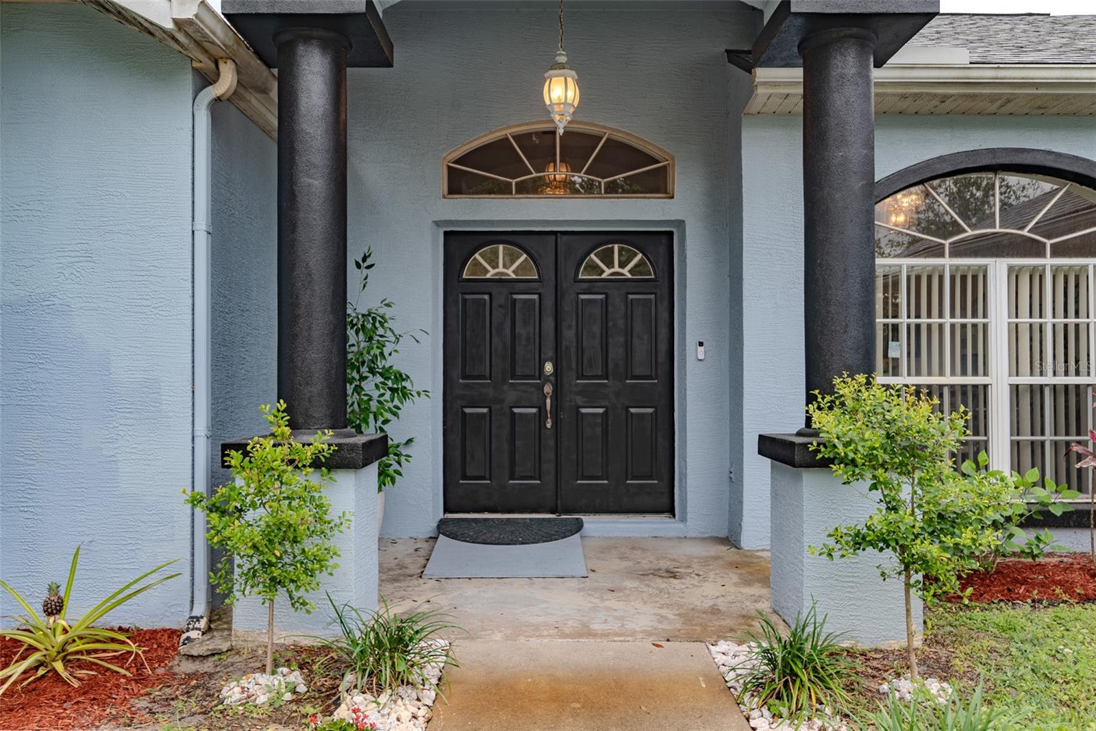 Listing photo id 1 for 22946 Brownwood Court
