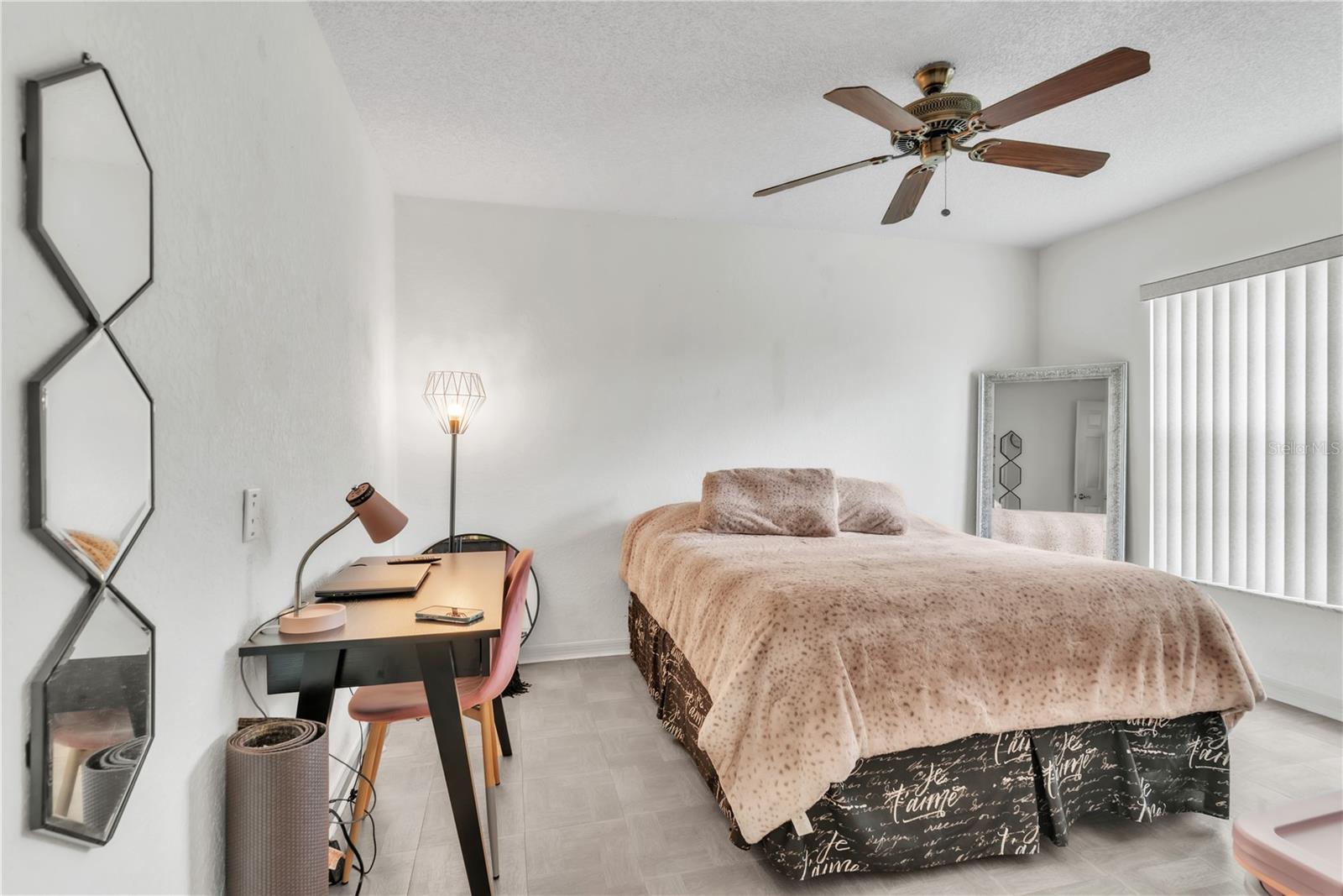 Listing photo id 30 for 22946 Brownwood Court