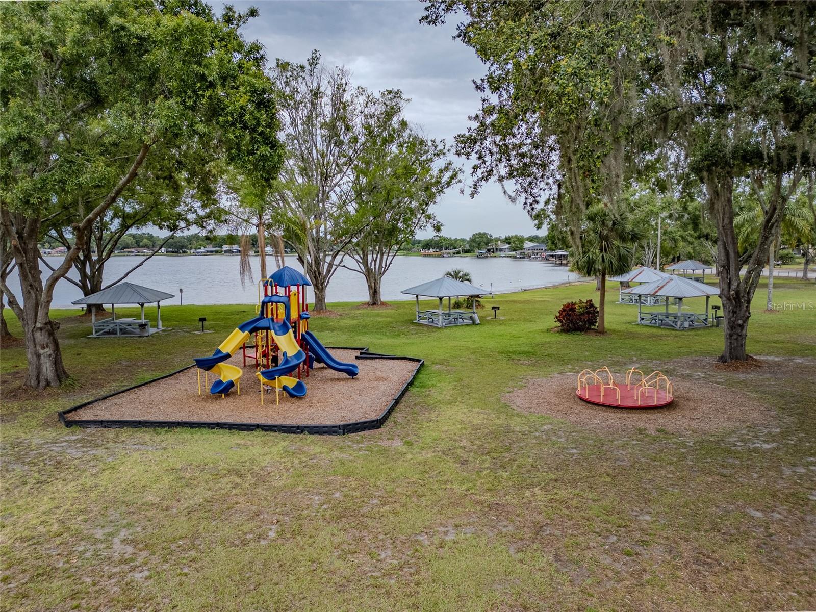 Listing photo id 39 for 22946 Brownwood Court