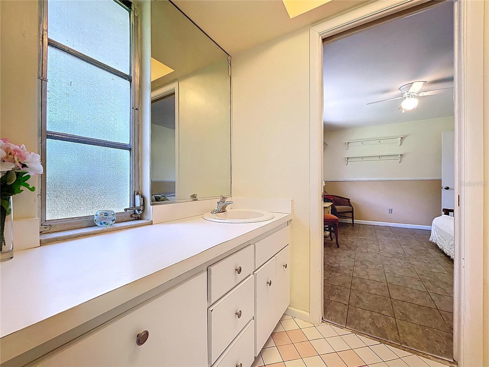 Image 35 of 91 For 1861 Royal Oak Place E