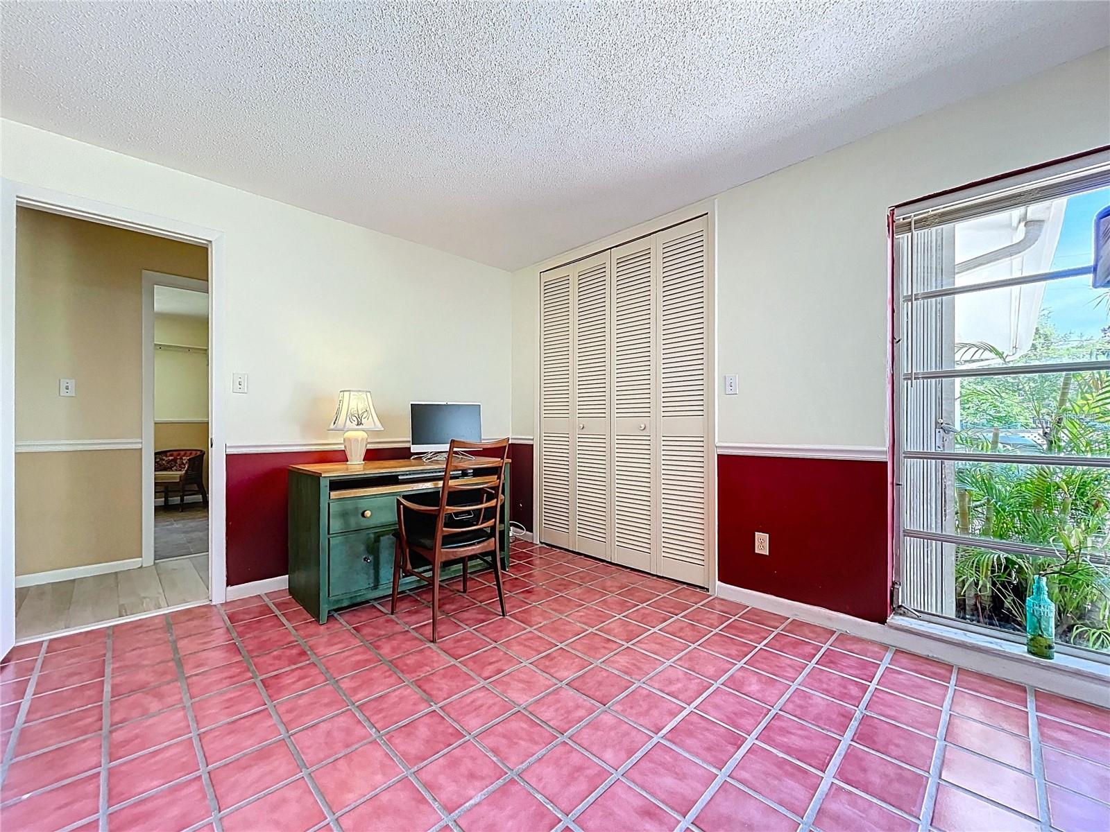 Image 37 of 91 For 1861 Royal Oak Place E
