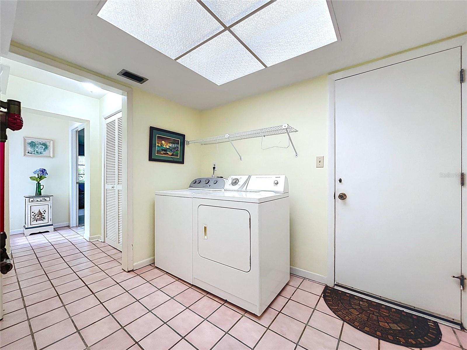Image 41 of 91 For 1861 Royal Oak Place E