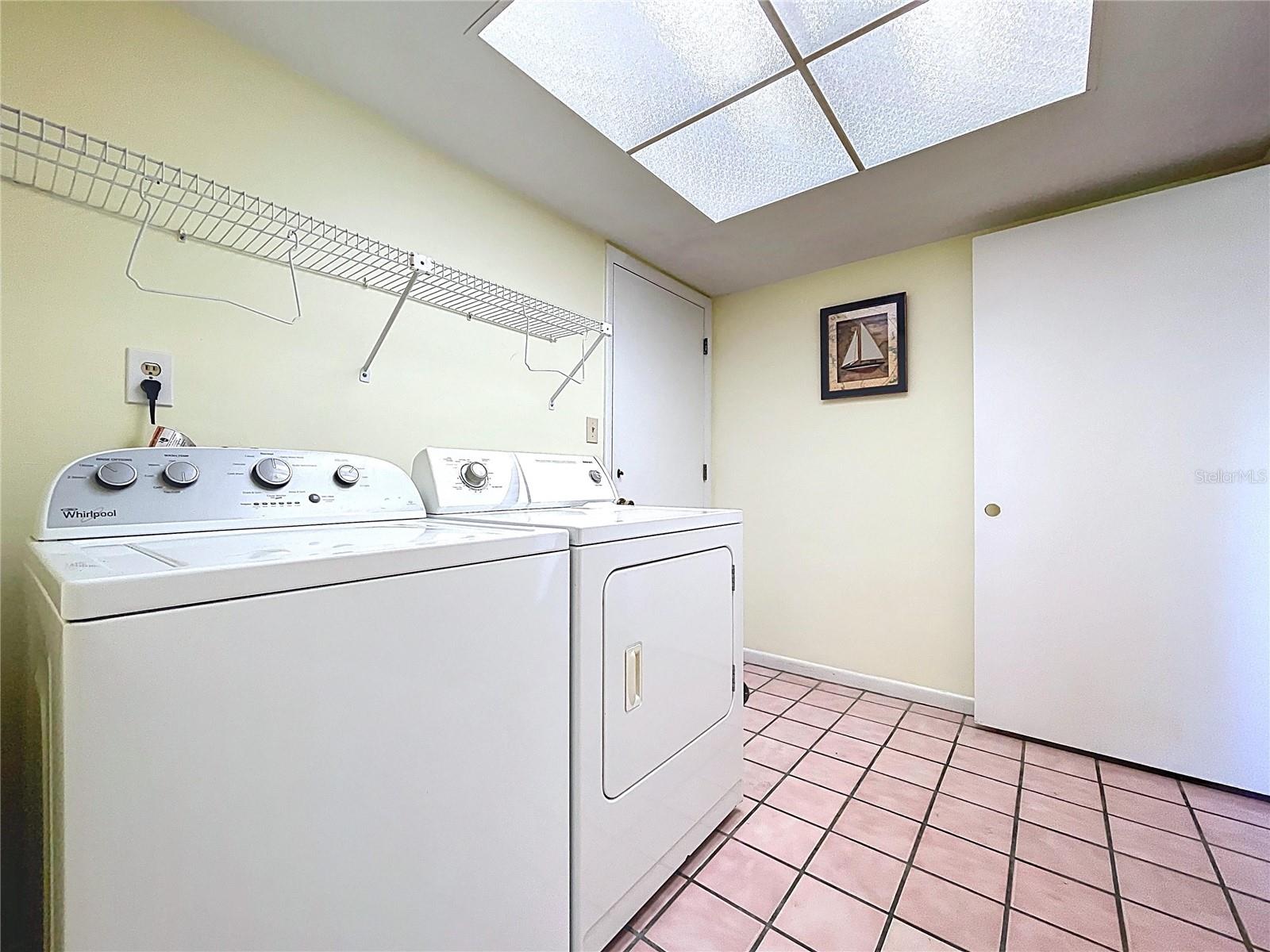 Image 42 of 91 For 1861 Royal Oak Place E