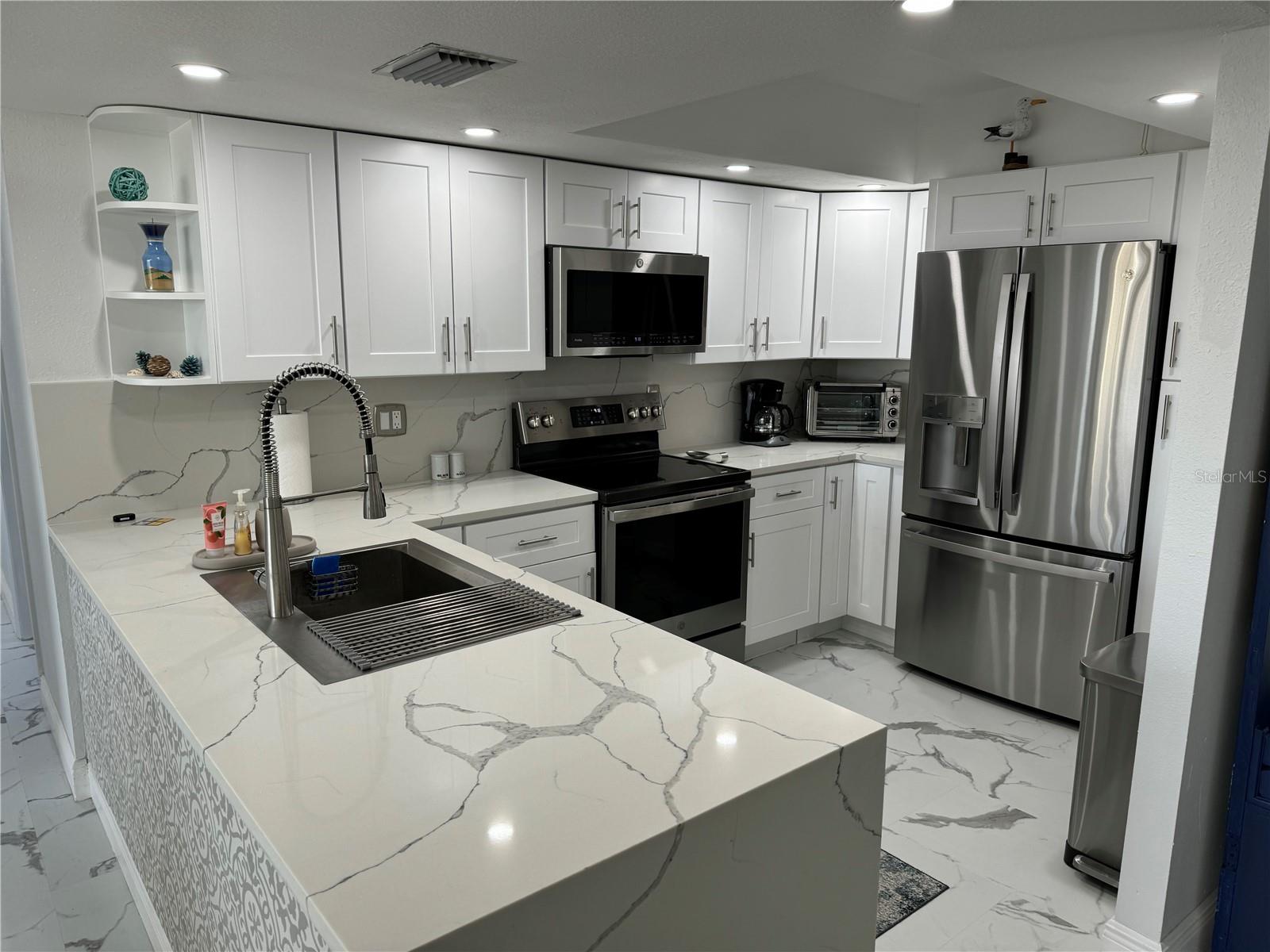 Image 10 of 51 For 1380 Gulf Boulevard 805