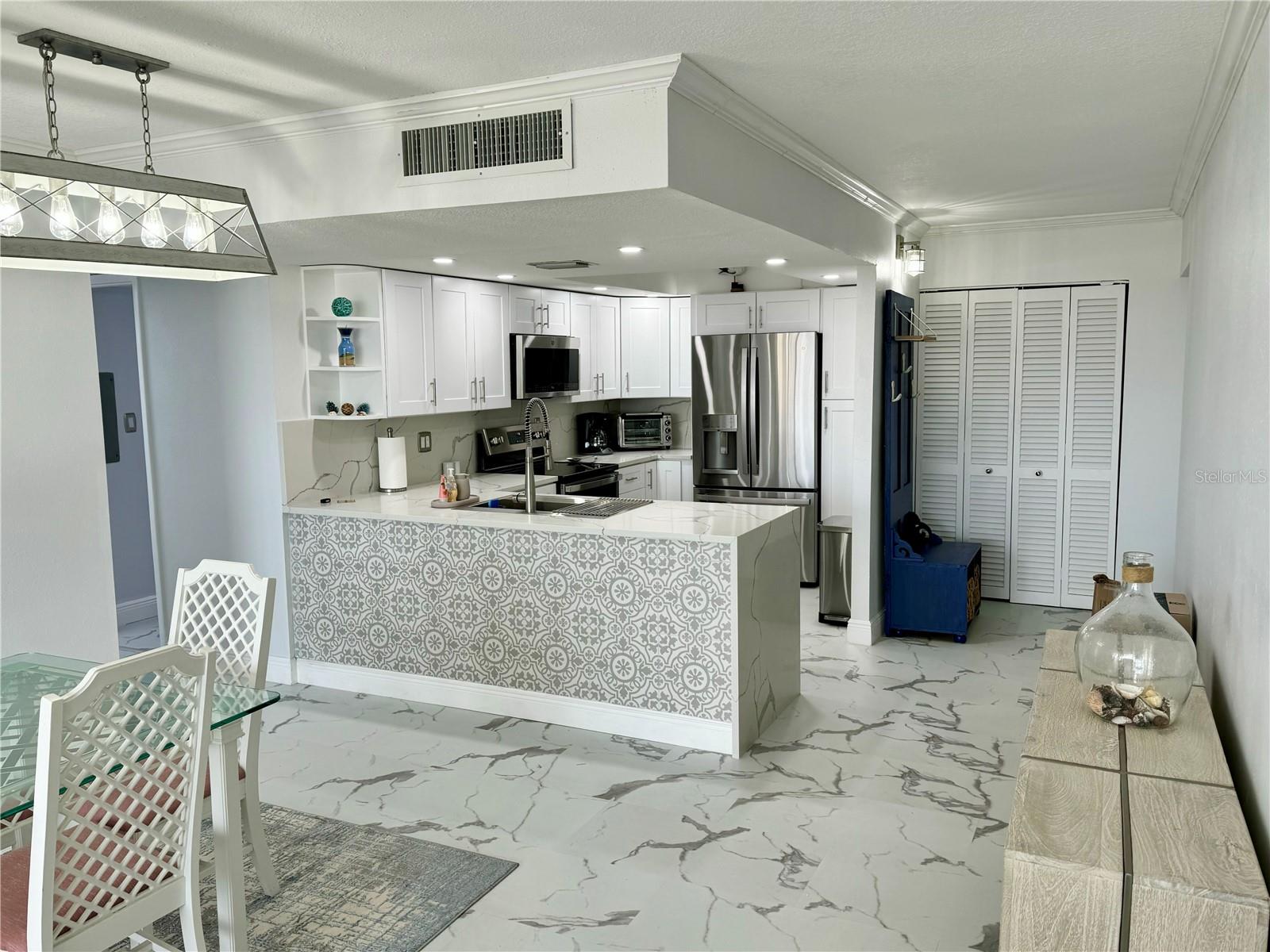 Image 11 of 51 For 1380 Gulf Boulevard 805