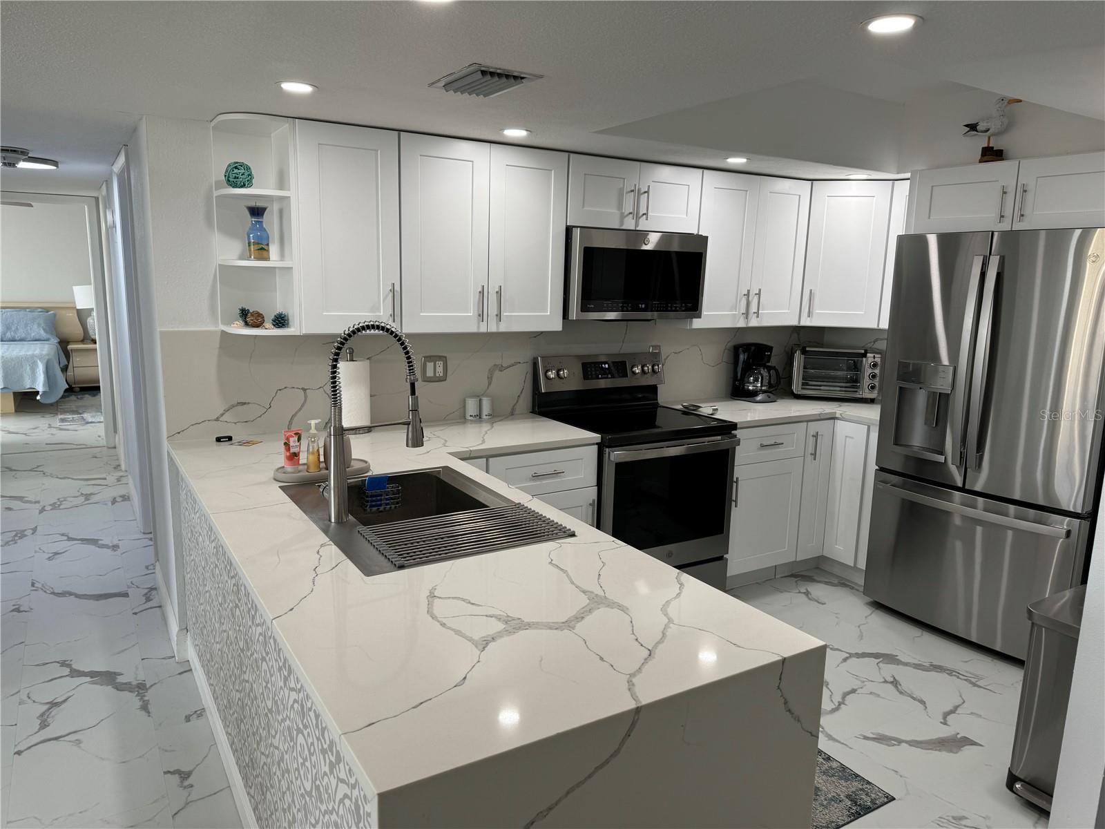 Image 12 of 51 For 1380 Gulf Boulevard 805