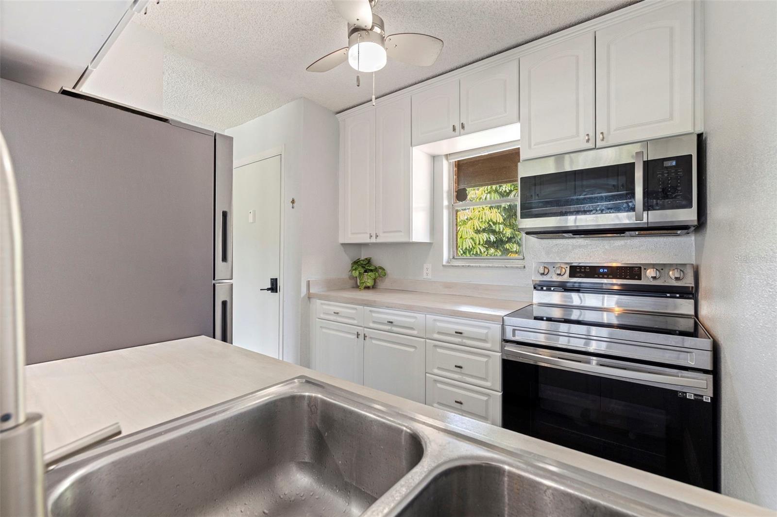 Image 8 of 22 For 10423 Carrollbrook Circle 203