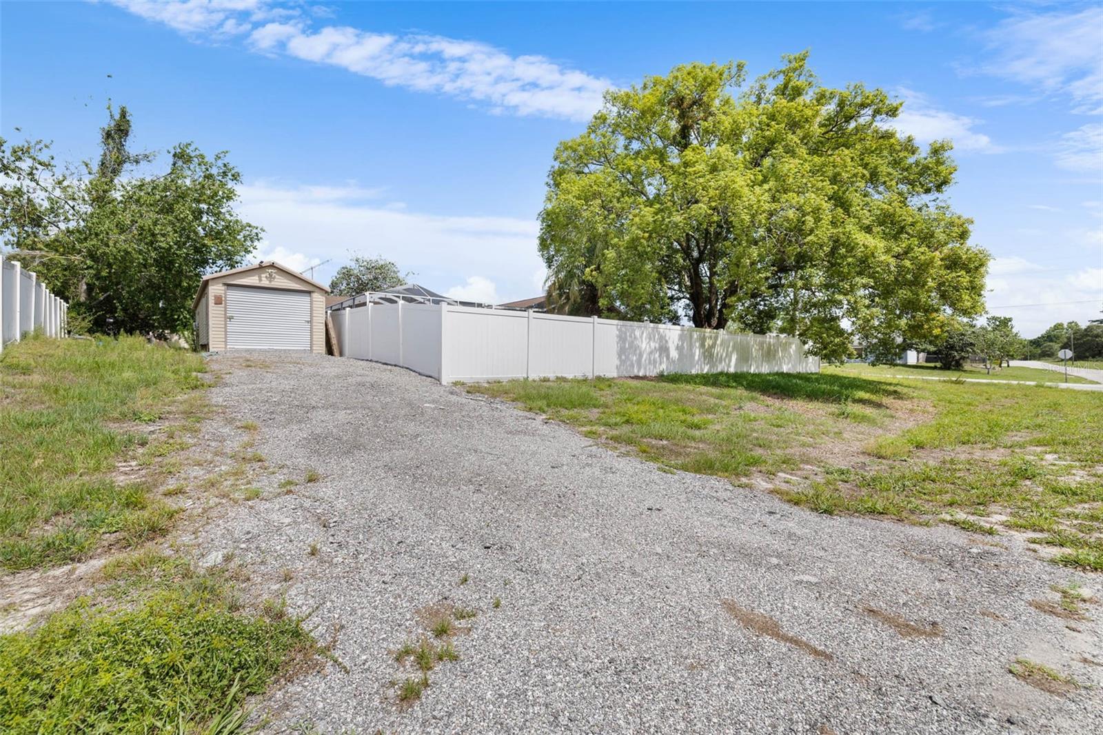 Listing photo id 13 for 9642 Elgin Boulevard