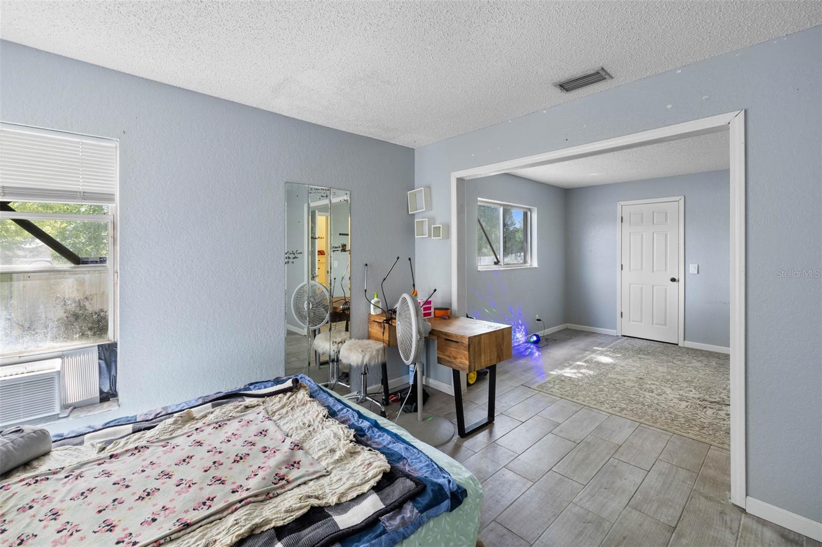 Listing photo id 25 for 9642 Elgin Boulevard