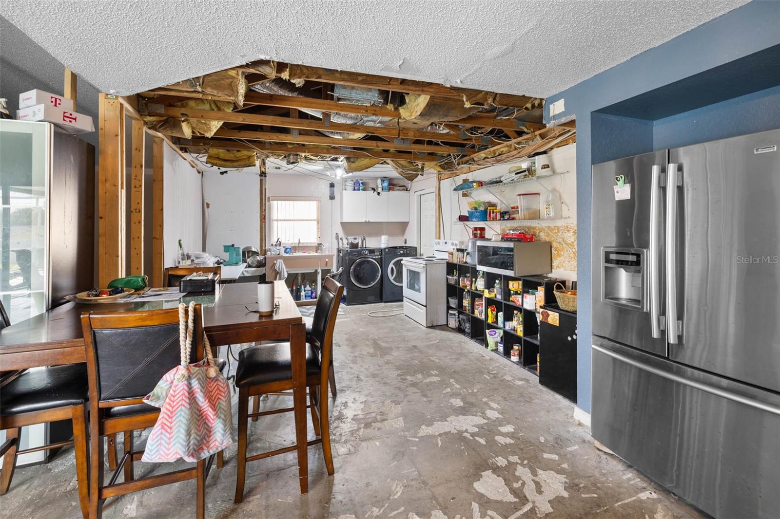 Listing photo id 27 for 9642 Elgin Boulevard