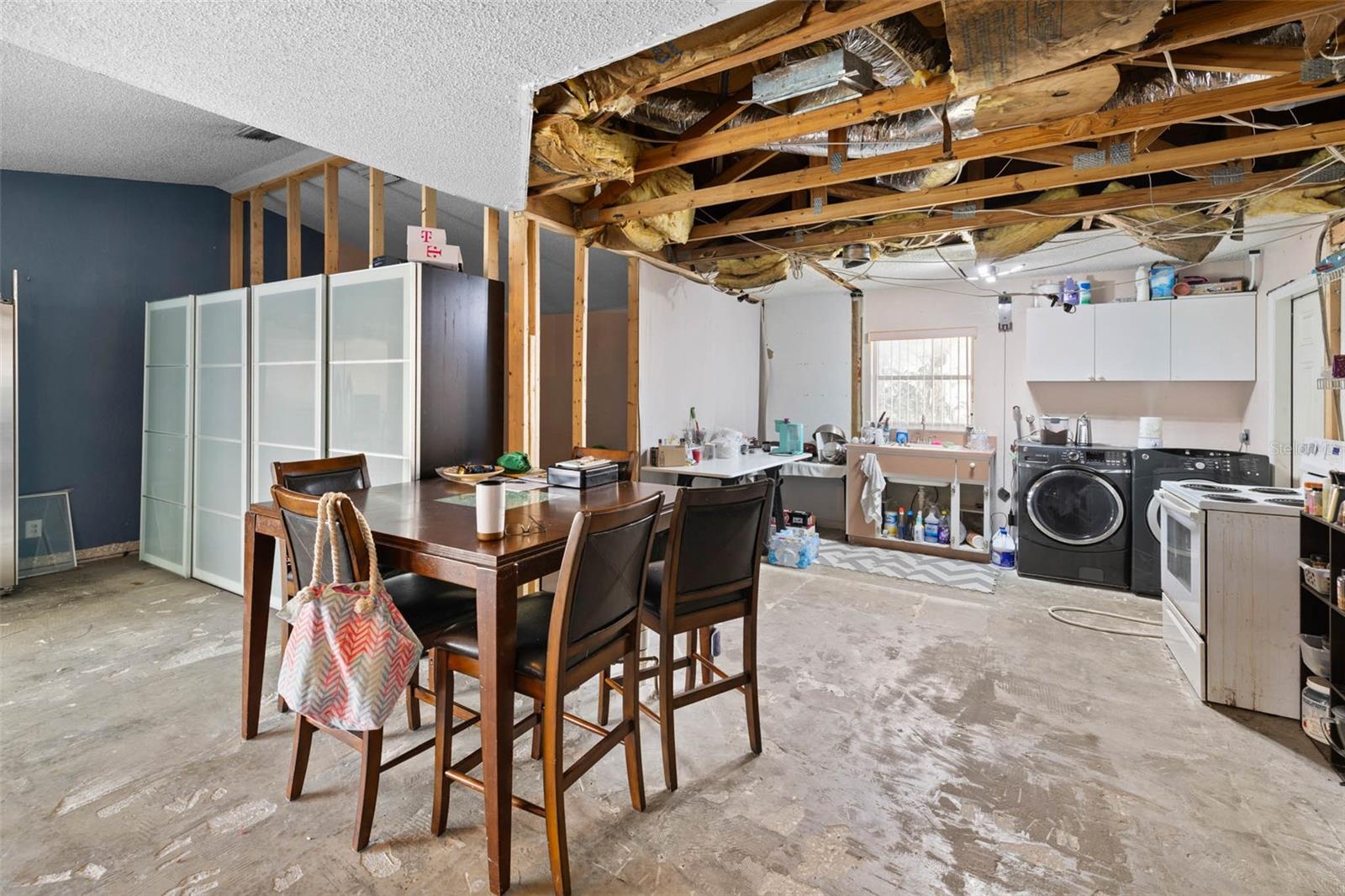 Listing photo id 28 for 9642 Elgin Boulevard