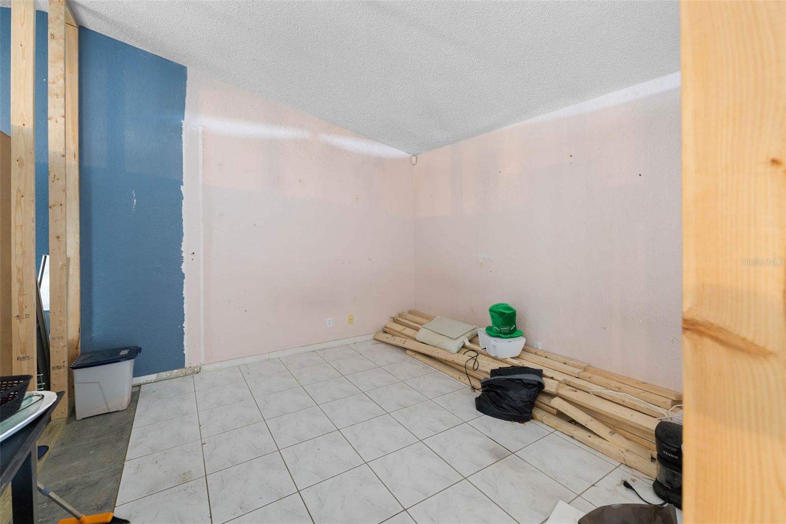 Listing photo id 29 for 9642 Elgin Boulevard