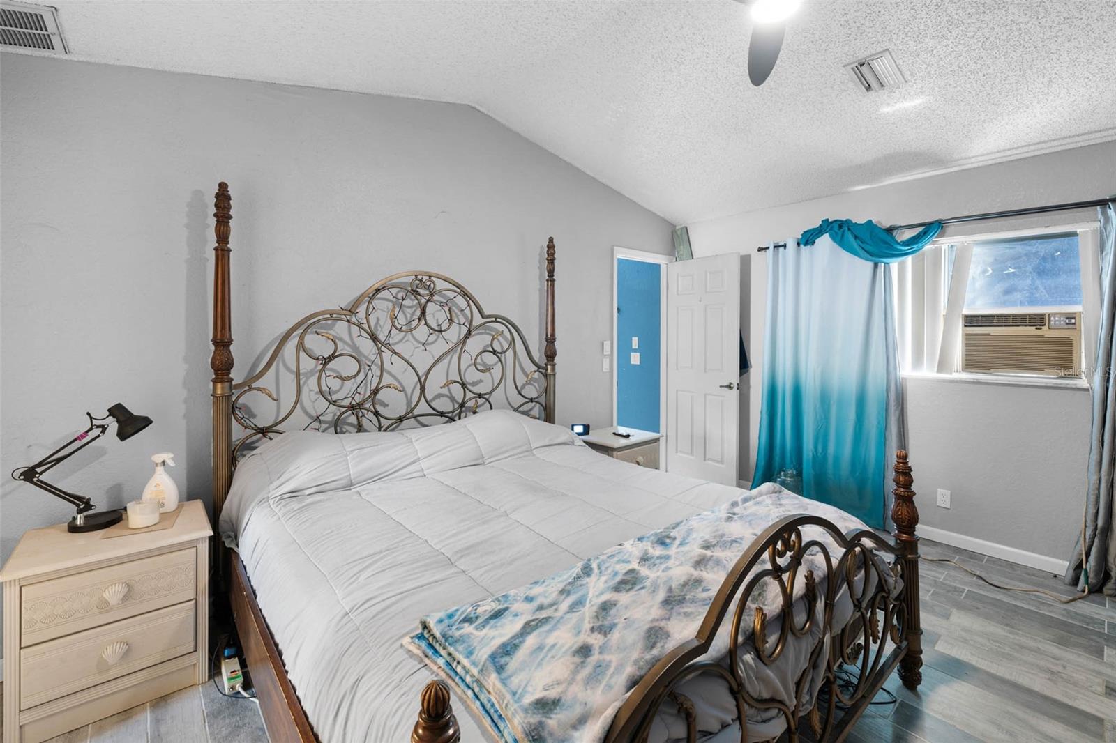 Listing photo id 33 for 9642 Elgin Boulevard