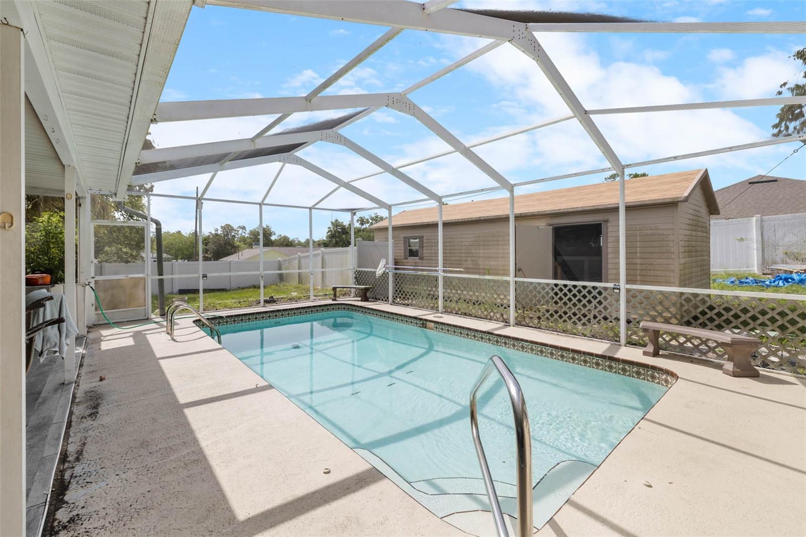 Listing photo id 37 for 9642 Elgin Boulevard