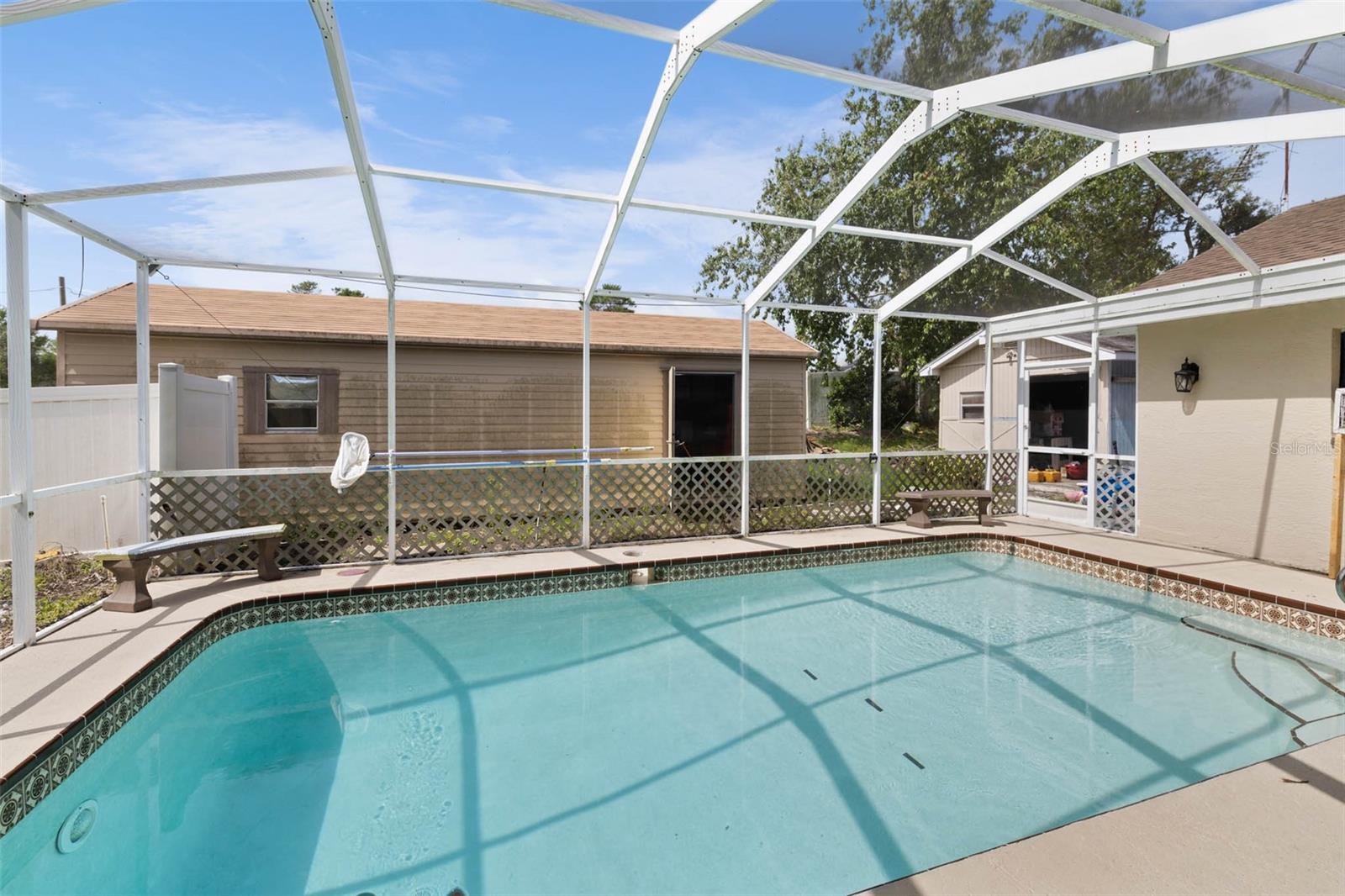 Listing photo id 38 for 9642 Elgin Boulevard