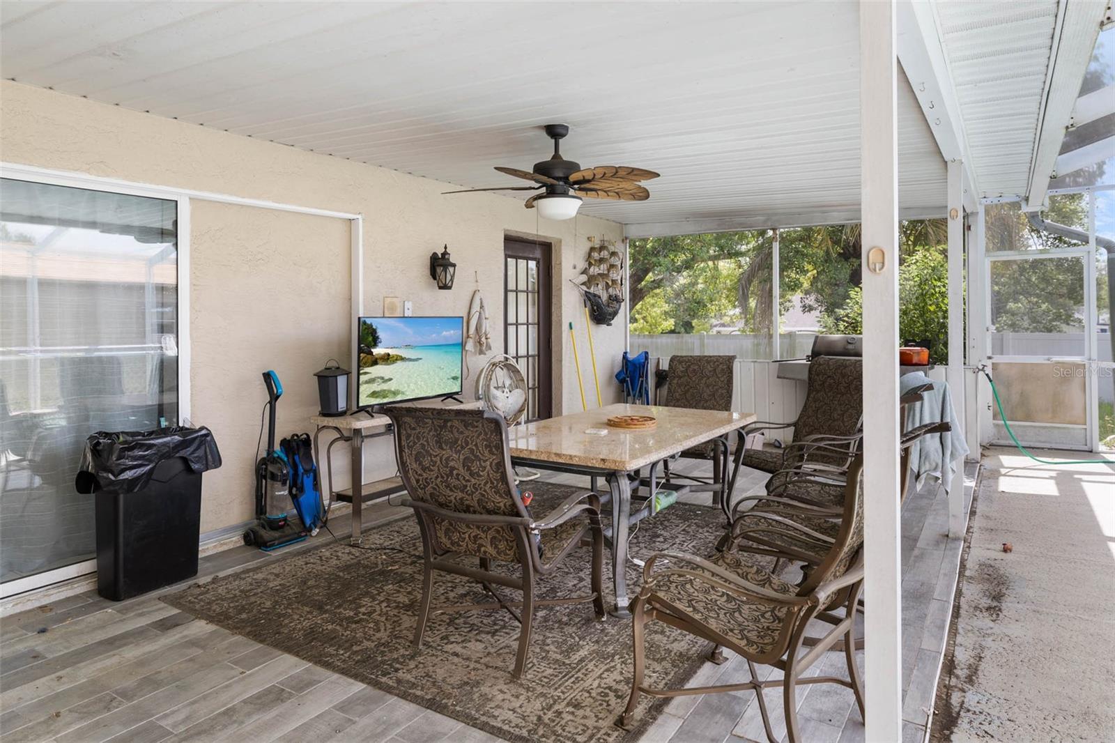 Listing photo id 42 for 9642 Elgin Boulevard