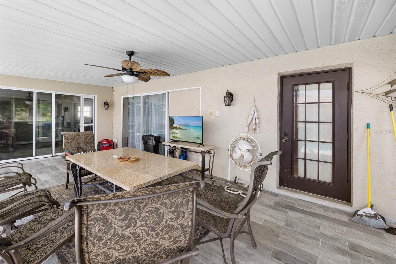 Listing photo id 43 for 9642 Elgin Boulevard