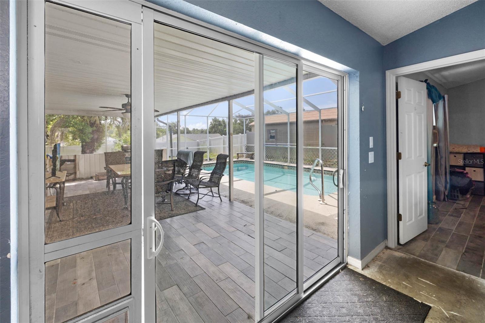 Listing photo id 44 for 9642 Elgin Boulevard