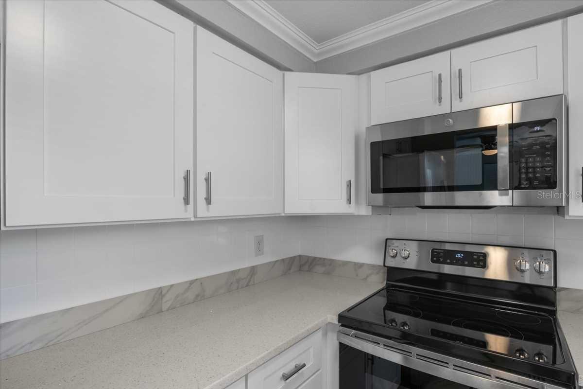 Image 20 of 54 For 5611 Burlington Avenue N
