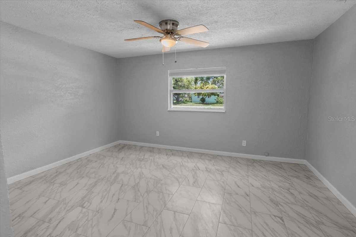 Image 26 of 54 For 5611 Burlington Avenue N