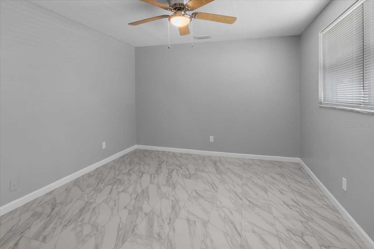 Image 30 of 54 For 5611 Burlington Avenue N