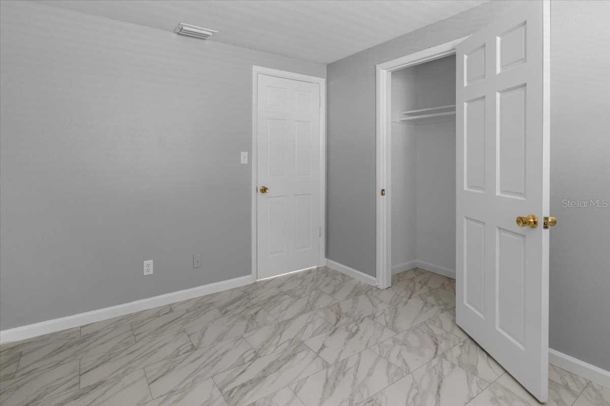Image 32 of 54 For 5611 Burlington Avenue N