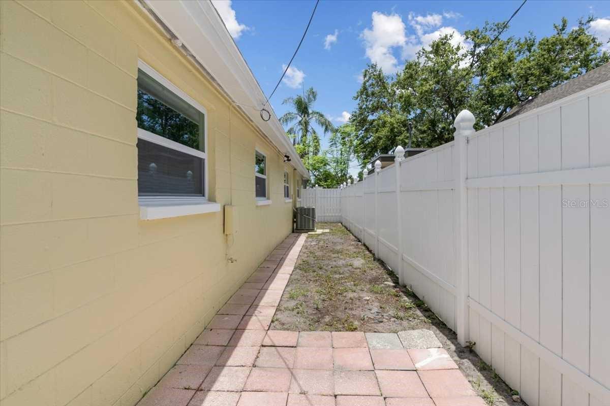 Image 46 of 54 For 5611 Burlington Avenue N