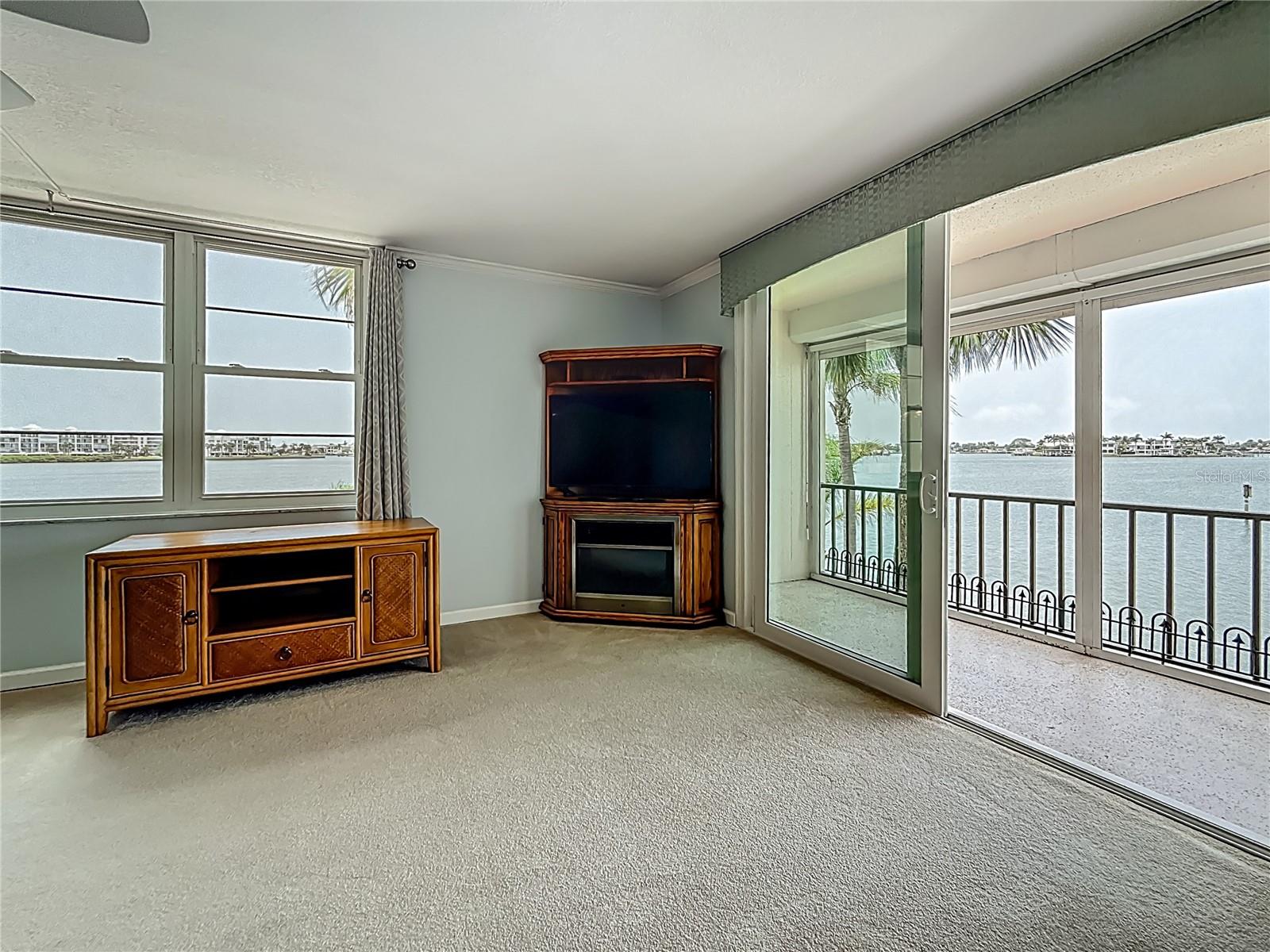 Image 12 of 57 For 7665 Sun Island Drive 206