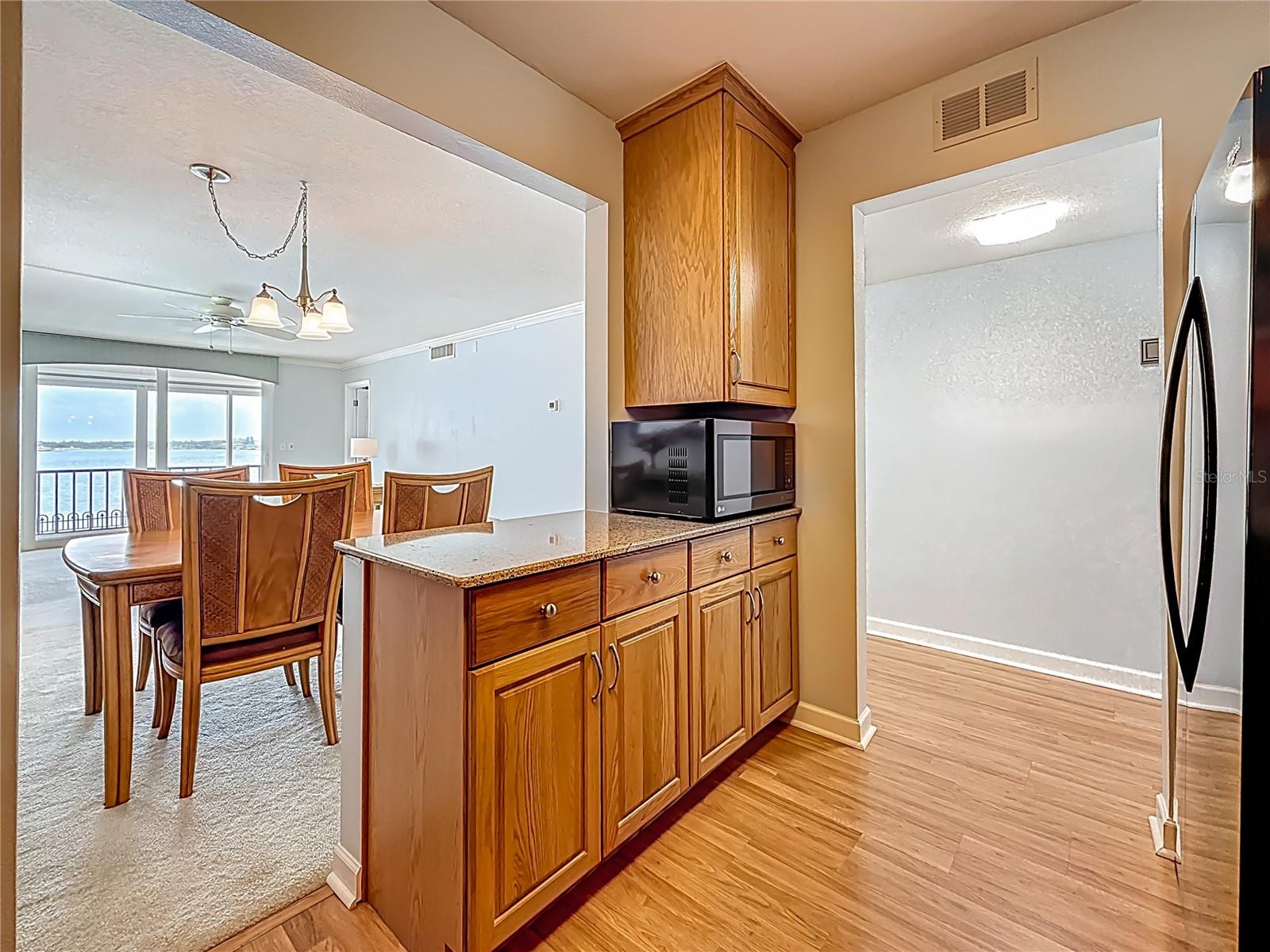Image 20 of 57 For 7665 Sun Island Drive 206