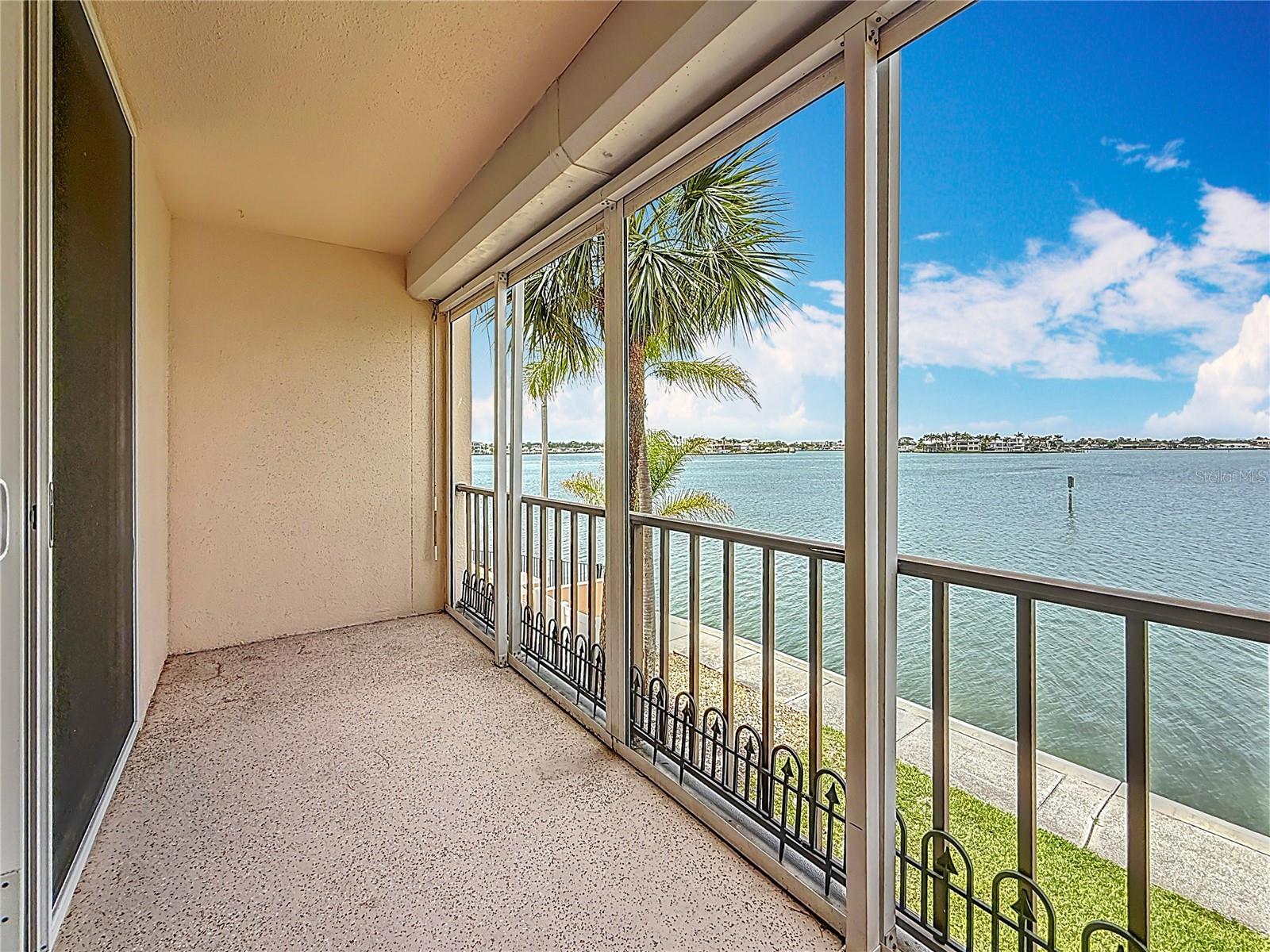 Image 37 of 57 For 7665 Sun Island Drive 206