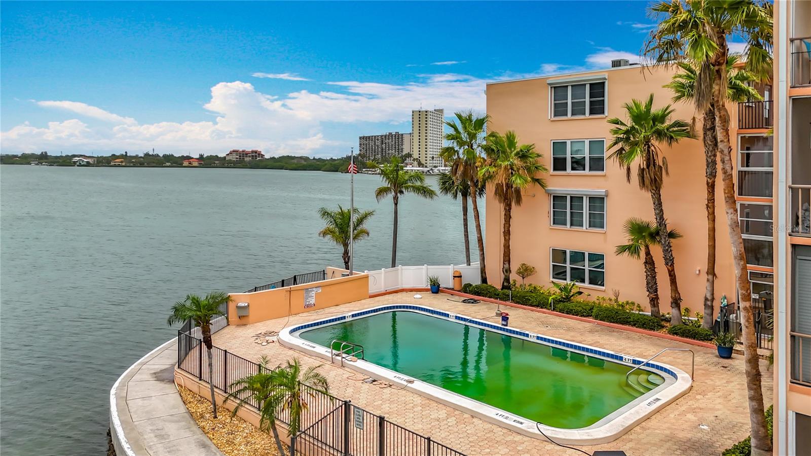 Image 44 of 57 For 7665 Sun Island Drive 206